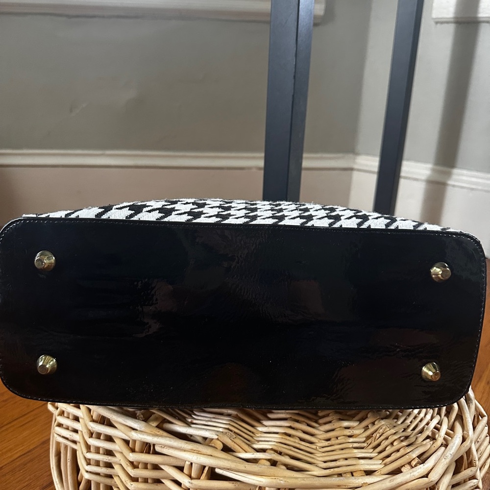 Betsy Johnson Black Patent Leather/Houndstooth Bowling Ball Style Handbag - Picture 4 of 11